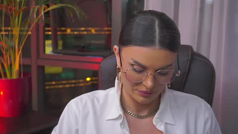 Nicolle online show from 01.21.25