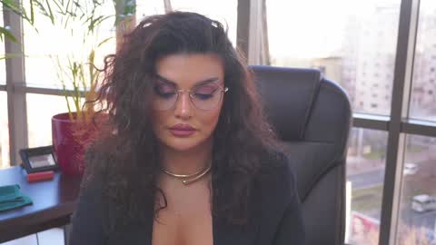 Nicolle online show from 01.23.25
