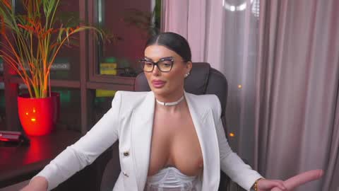Nicolle online show from 01.26.25
