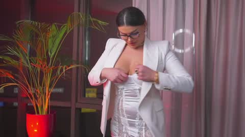 Nicolle online show from 01.26.25