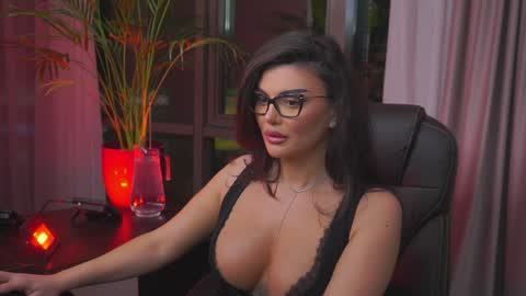 Nicolle online show from 01.30.25