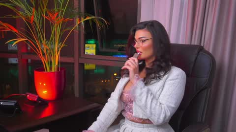 Nicolle online show from 01.31.25