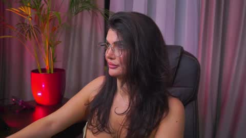 Nicolle online show from 02.07.25