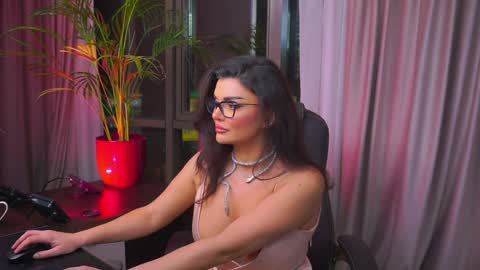 Nicolle online show from 02.08.25