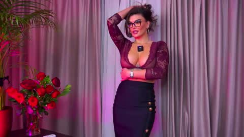 Nicolle online show from 09.08.25