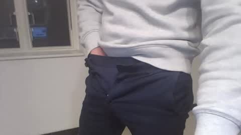 Snapshot of onurkneespls chatting on 11.01.25 onurkneespls online show from 11.01.25