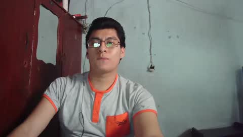 Snapshot of oomaurooo chatting on 12.18.24 oomaurooo online show from 12.18.24