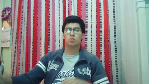 Snapshot of oomaurooo chatting on 12.23.24 oomaurooo online show from 12.23.24