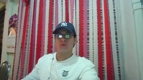 Snapshot of oomaurooo chatting on 12.26.24 oomaurooo online show from 12.26.24