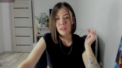 Snapshot of oops_britney chatting on 09.29.25 Britney online show from 09.29.25