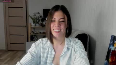 Snapshot of oops_britney chatting on 10.05.25 Britney online show from 10.05.25