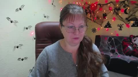 Snapshot of oovanessahotts chatting on 10.23.25 Vanessa online show from 10.23.25