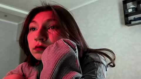 Snapshot of oraandreoni chatting on 06.24.26 Keyka online show from 06.24.26