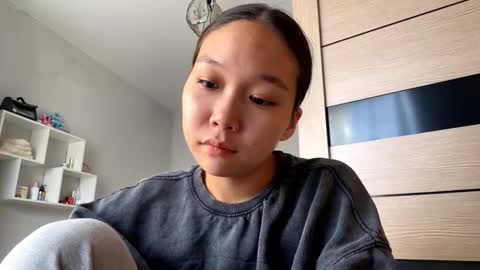 Snapshot of oracowee chatting on 09.12.25 Miha online show from 09.12.25