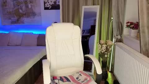 Eve Voss online show from 11.21.25