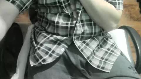 Snapshot of ore_cam chatting on 11.02.25 Ore online show from 11.02.25