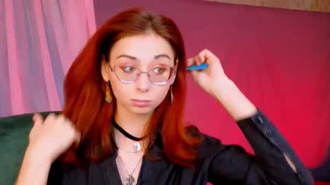 Orianna -  Hi Im into geek culture cosplay crafting LARP games. Shall we play DnD online show from 09.23.25