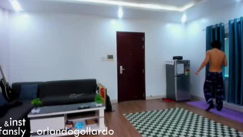 Snapshot of orlando__bloom chatting on 01.10.25 Fansly and Instagram - online show from 01.10.25