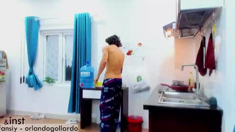 Snapshot of orlando__bloom chatting on 02.08.25 Fansly and Instagram - online show from 02.08.25