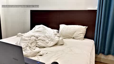 Snapshot of orlando__bloom chatting on 10.13.25 Fansly and Instagram - online show from 10.13.25