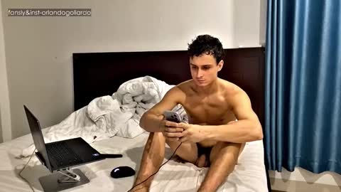 Snapshot of orlando__bloom chatting on 10.15.25 Fansly and Instagram - online show from 10.15.25