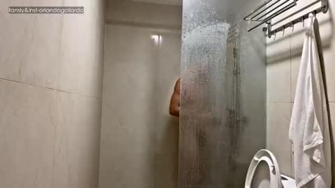 Snapshot of orlando__bloom chatting on 10.22.25 Fansly and Instagram - online show from 10.22.25