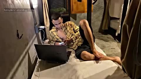 Snapshot of orlando__bloom chatting on 11.04.25 Fansly and Instagram - online show from 11.04.25