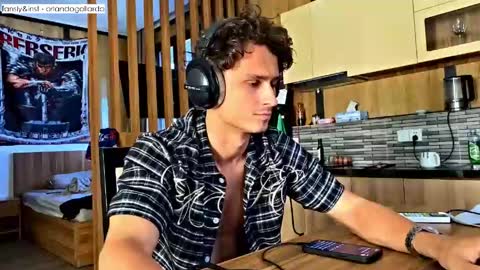Snapshot of orlando__bloom chatting on 05.29.26 Fansly and Instagram - online show from 05.29.26