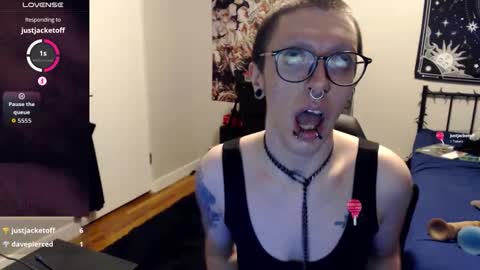 Snapshot of orphyx chatting on 10.23.25 Entropy online show from 10.23.25