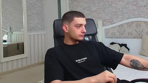 OscarGriffin online show from 02.04.25