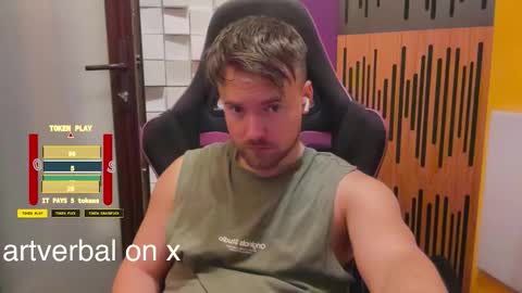 Snapshot of oscarsavage chatting on 10.25.25 Oscar Steel Savage online show from 10.25.25