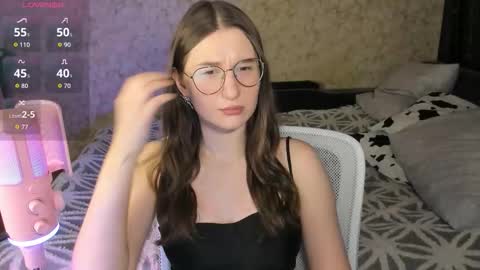 Snapshot of oskar_fucker chatting on 11.17.25 Leliana online show from 11.17.25