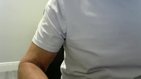 Snapshot of ossibottom chatting on 10.09.25 Ossi online show from 10.09.25