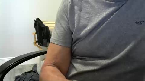 Snapshot of ossibottom chatting on 10.13.25 Ossi online show from 10.13.25