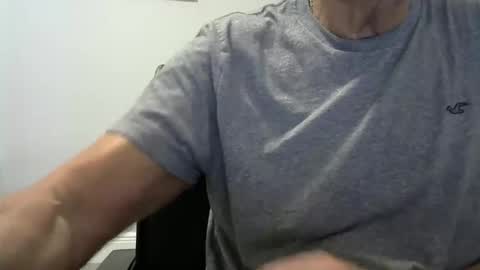 Snapshot of ossibottom chatting on 10.20.25 Ossi online show from 10.20.25