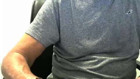 Snapshot of ossibottom chatting on 10.24.25 Ossi online show from 10.24.25