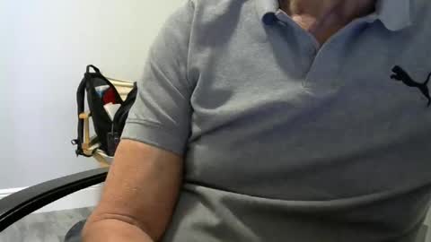 Snapshot of ossibottom chatting on 10.27.25 Ossi online show from 10.27.25