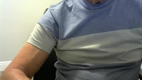 Snapshot of ossibottom chatting on 11.06.25 Ossi online show from 11.06.25