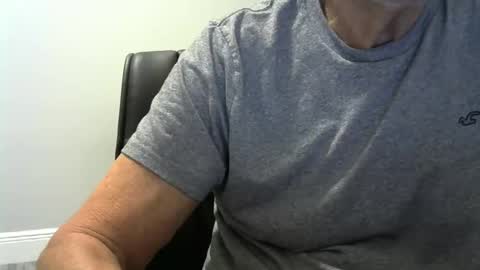 Snapshot of ossibottom chatting on 11.13.25 Ossi online show from 11.13.25