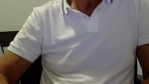 Snapshot of ossibottom chatting on 06.14.26 Ossi online show from 06.14.26