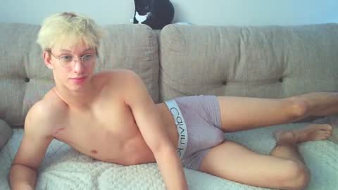 Snapshot of ostin_meoww chatting on 12.04.24 Ostin online show from 12.04.24