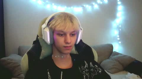 Snapshot of ostin_meoww chatting on 12.06.24 Ostin online show from 12.06.24