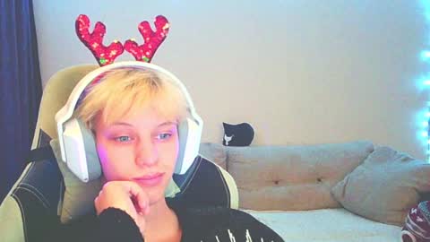 Snapshot of ostin_meoww chatting on 12.11.24 Ostin online show from 12.11.24