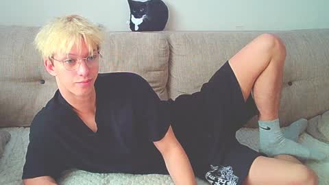 Snapshot of ostin_meoww chatting on 12.15.24 Ostin online show from 12.15.24