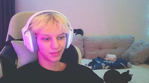 Snapshot of ostin_meoww chatting on 12.19.24 Ostin online show from 12.19.24