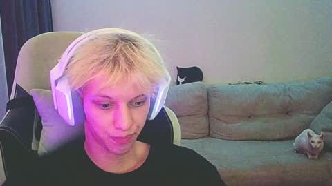 Snapshot of ostin_meoww chatting on 12.22.24 Ostin online show from 12.22.24