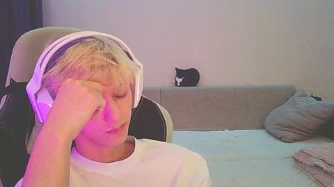 Snapshot of ostin_meoww chatting on 12.26.24 Ostin online show from 12.26.24