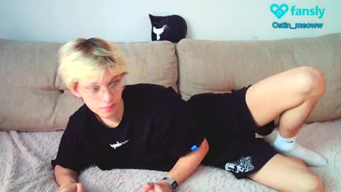 Snapshot of ostin_meoww chatting on 01.28.25 Ostin online show from 01.28.25