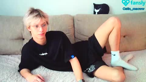 Snapshot of ostin_meoww chatting on 02.16.25 Ostin online show from 02.16.25