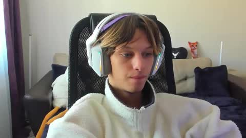 Snapshot of ostin_meoww chatting on 09.15.25 Ostin online show from 09.15.25